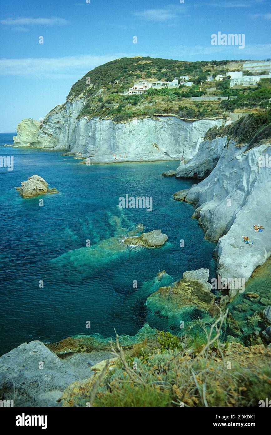 Klippen in Le Forna, Ponza, Insel, Süditalien, Italien, Tyrrhenisches Meer, Mittelmeer, Europa Stockfoto