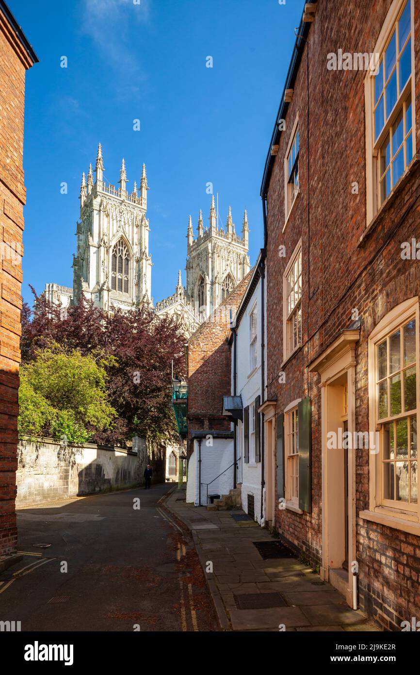 York Minster vom Precentor's Court aus gesehen, York, North Yorkshire, England. Stockfoto