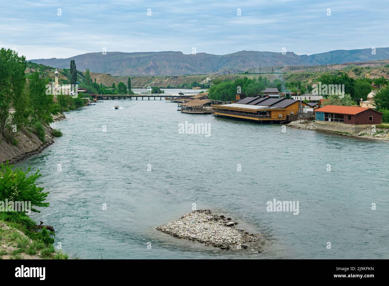 Dagestan, Russland - 17. Mai 2022: Landschaft am Fluss Sulak Stockfoto