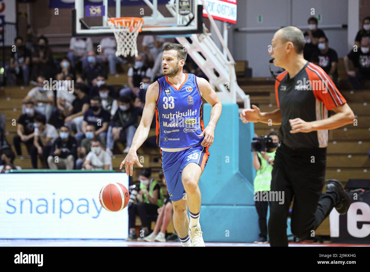 Tomas Dimsa (# 33 Treviso) während der Derthona Basket vs Nutribullet Treviso Basket Championschip Serie A1 2021-2022 LBA Stockfoto