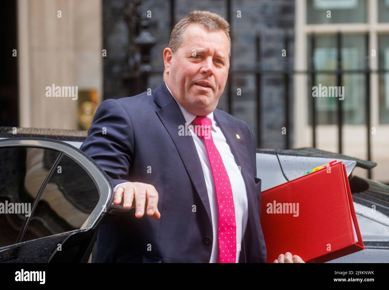 London, Großbritannien. 24.. Mai 2022. Mark Spencer, Lord President of the Council, Leader of the House of Commons, kommt zur Kabinettssitzung. Die Regierung steht unter Druck, da neue Fotos vom Alkoholkonsum des Premierministers entstehen. Kredit: Mark Thomas/Alamy Live Nachrichten Stockfoto