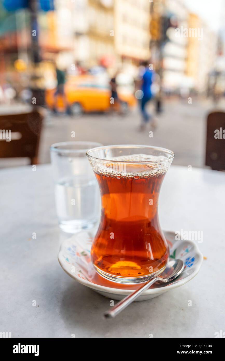 Traditioneller türkischer Tee in Istanbul, Türkei Stockfoto