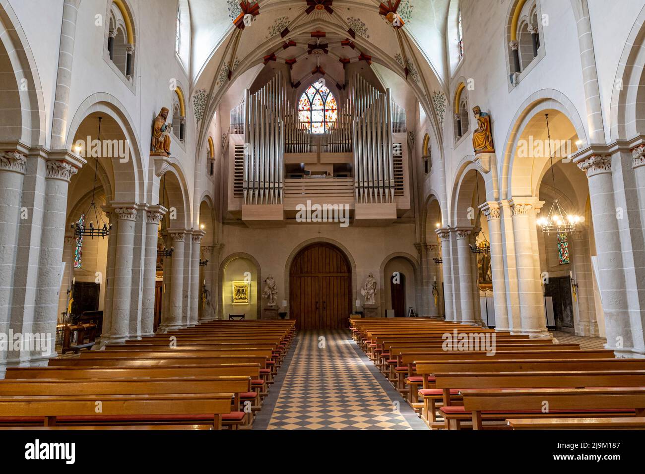 Koblenz, Rheinland-Pfalz, Deutschland - 20. Mai 2022: Die Basilika St. Castor. Stockfoto