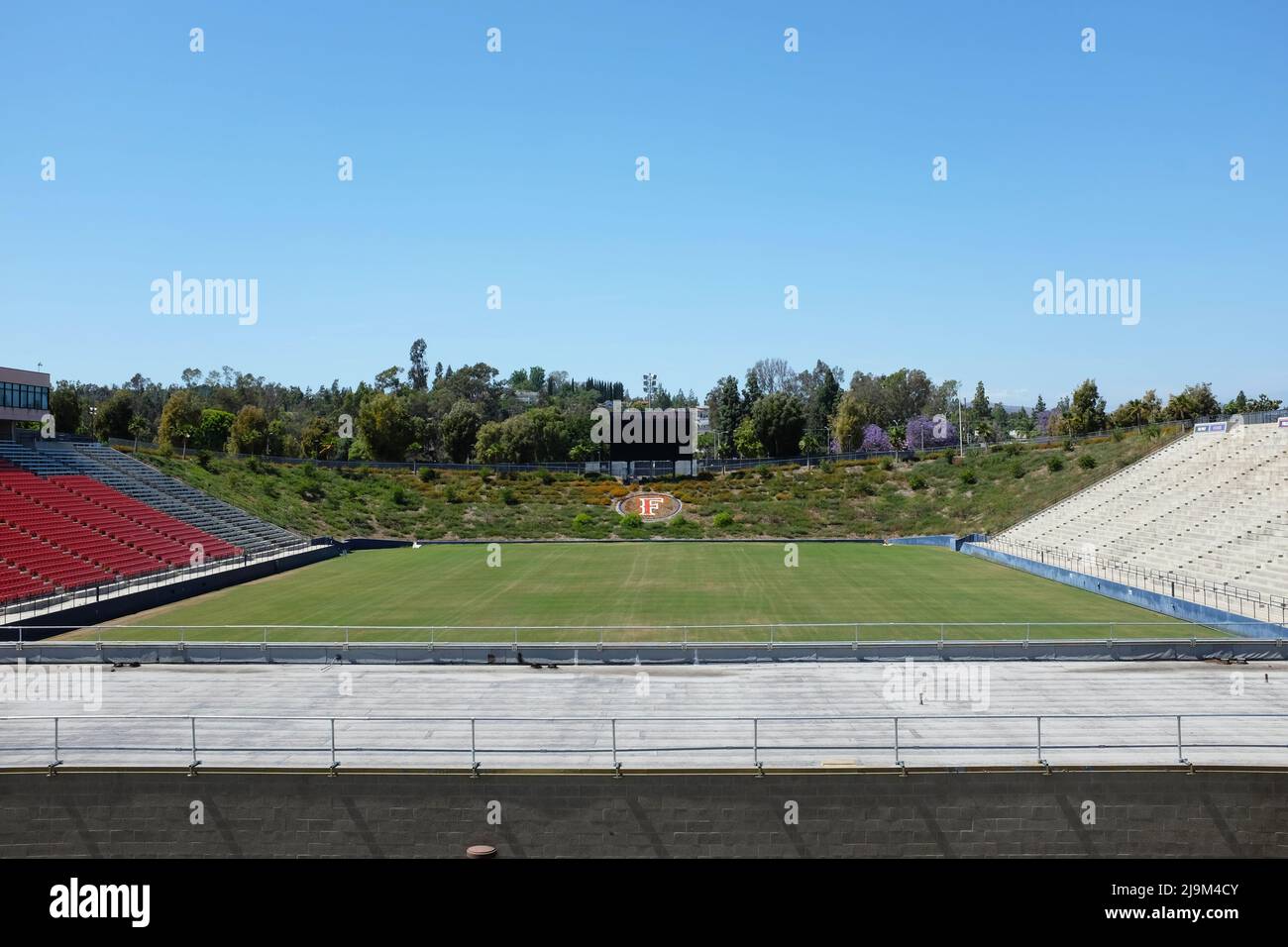 FULLERTON CALIFORNIA - 22. MAI 2020: Titan Stadium, auf dem Campus der California State University Fullerton, CSUF, Heimat des Titans Football Teams. Stockfoto