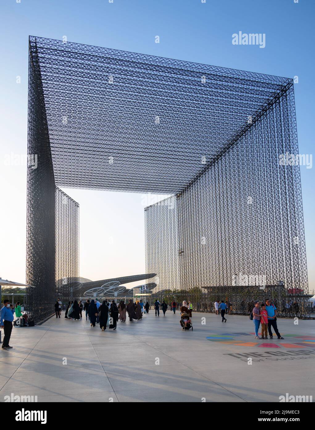 Blick auf das Eingangstor zum Sustainability Pavilion auf der Dubai Expo 2020 Stockfoto