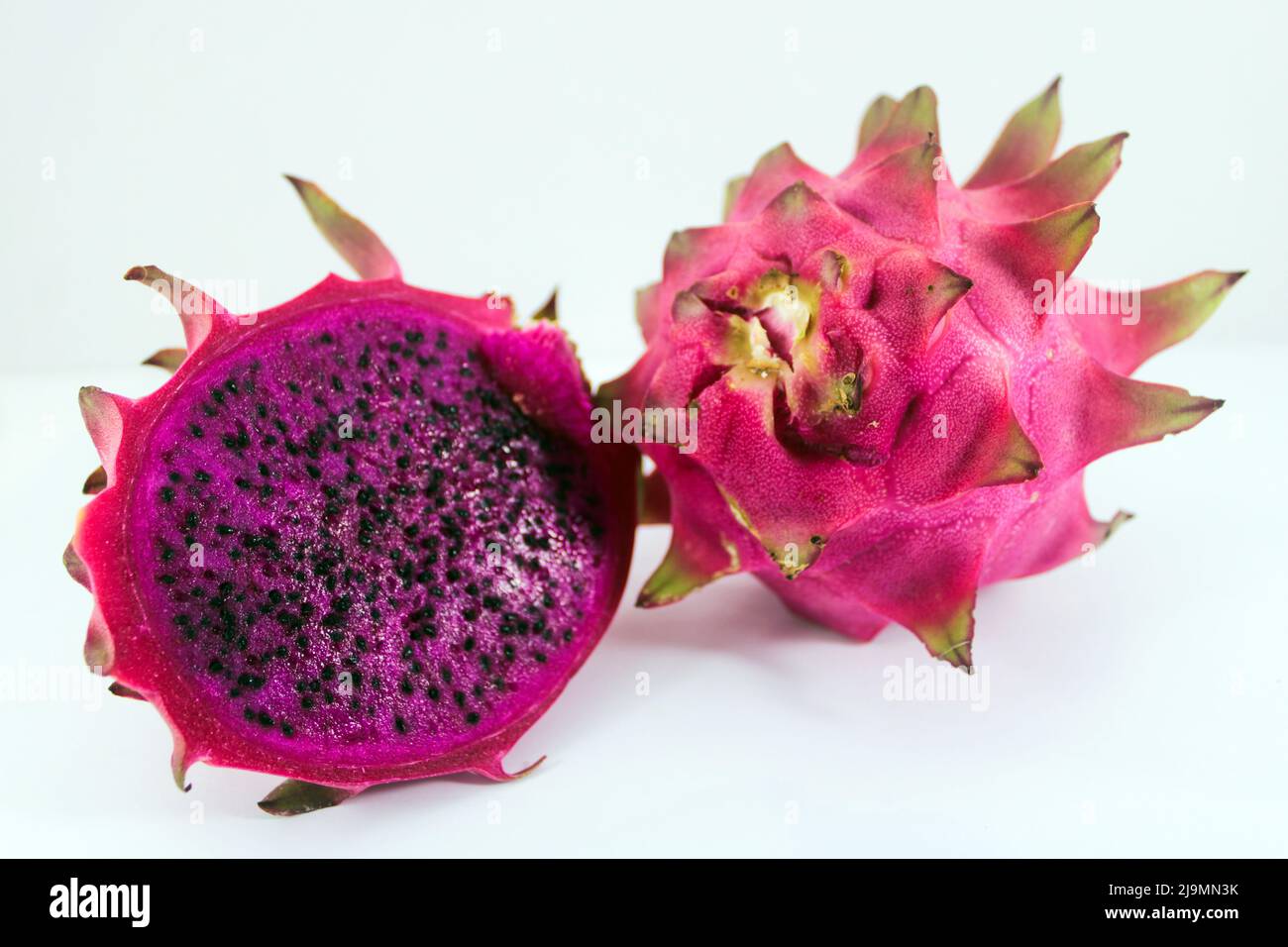 Pitaya oder Drachenfrucht auf weißem Hintergrund Stockfoto