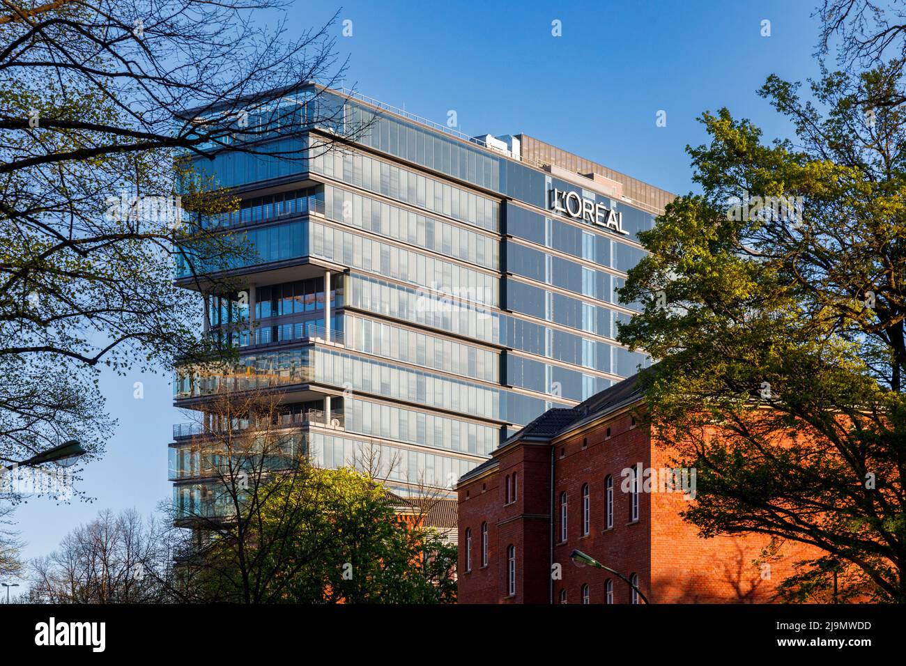 Hauptsitz L´ORÉAL Deutschland in Düsseldorf, neben dem Platz der Ideen