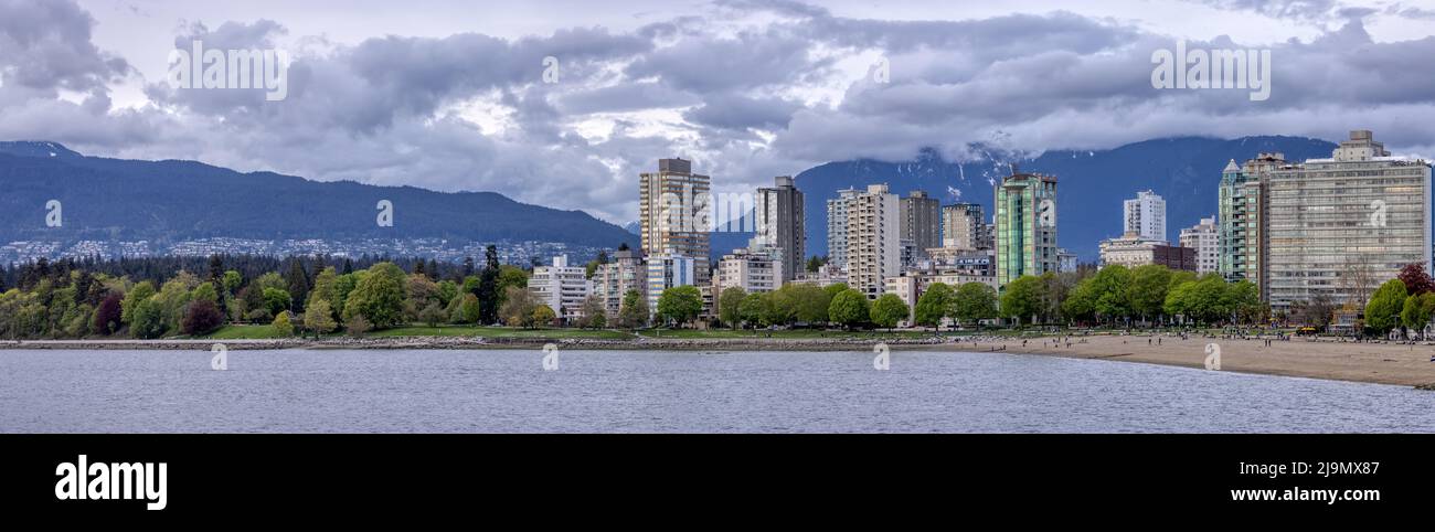 Wohnhäuser in der Nähe von Stanley Park und English Bay Beach in der Innenstadt von Vancouver Stockfoto