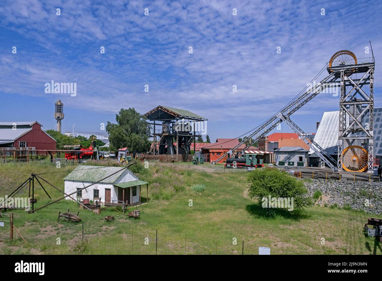 Kopfgestell/Windturm/Hebevorrichtung des Big Hole and Open Mine Museum in Kimberley, Frances Baard, Provinz Nordkap, Südafrika Stockfoto