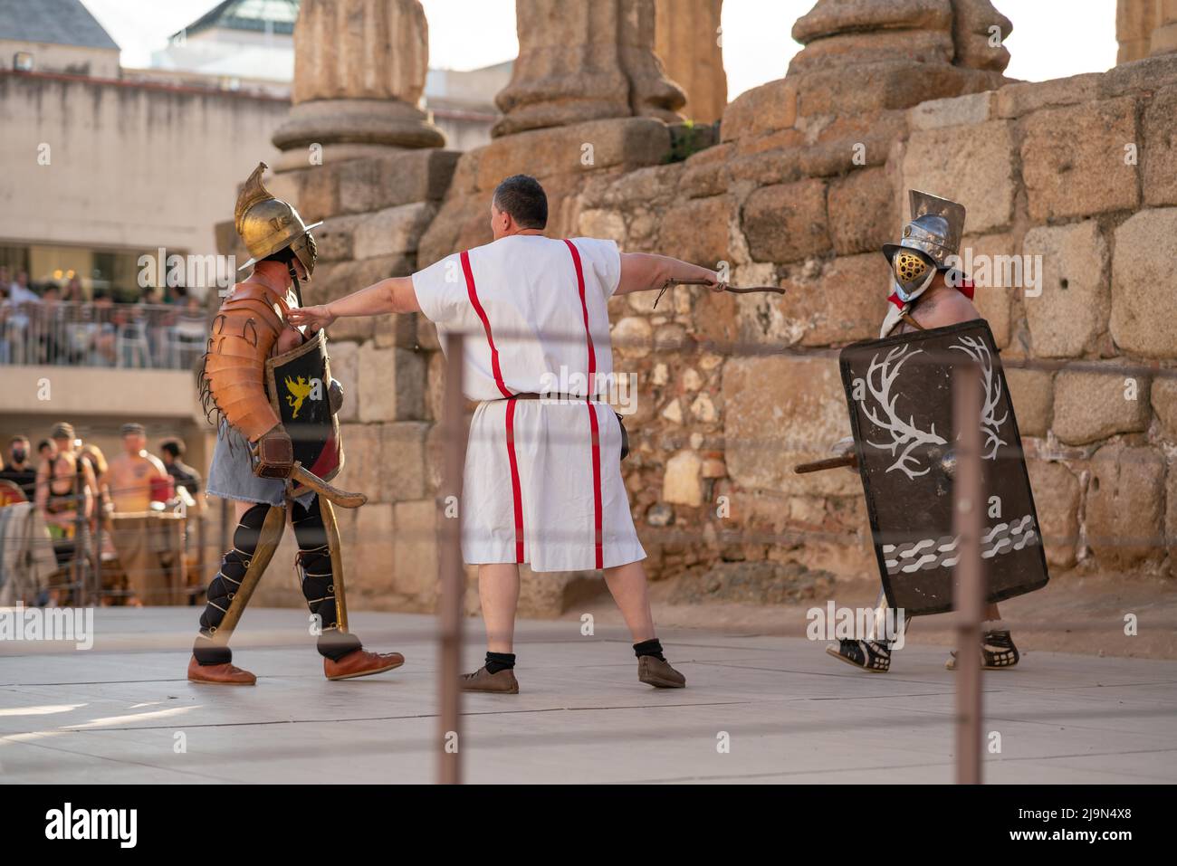 Merida, Extremadura, Spanien - 22. Mai 2022 - Einweihung der EMERITA LUDICA XXXII Ausgabe im Tempel von Diana mit seinem Gladiatorenkampf Stockfoto