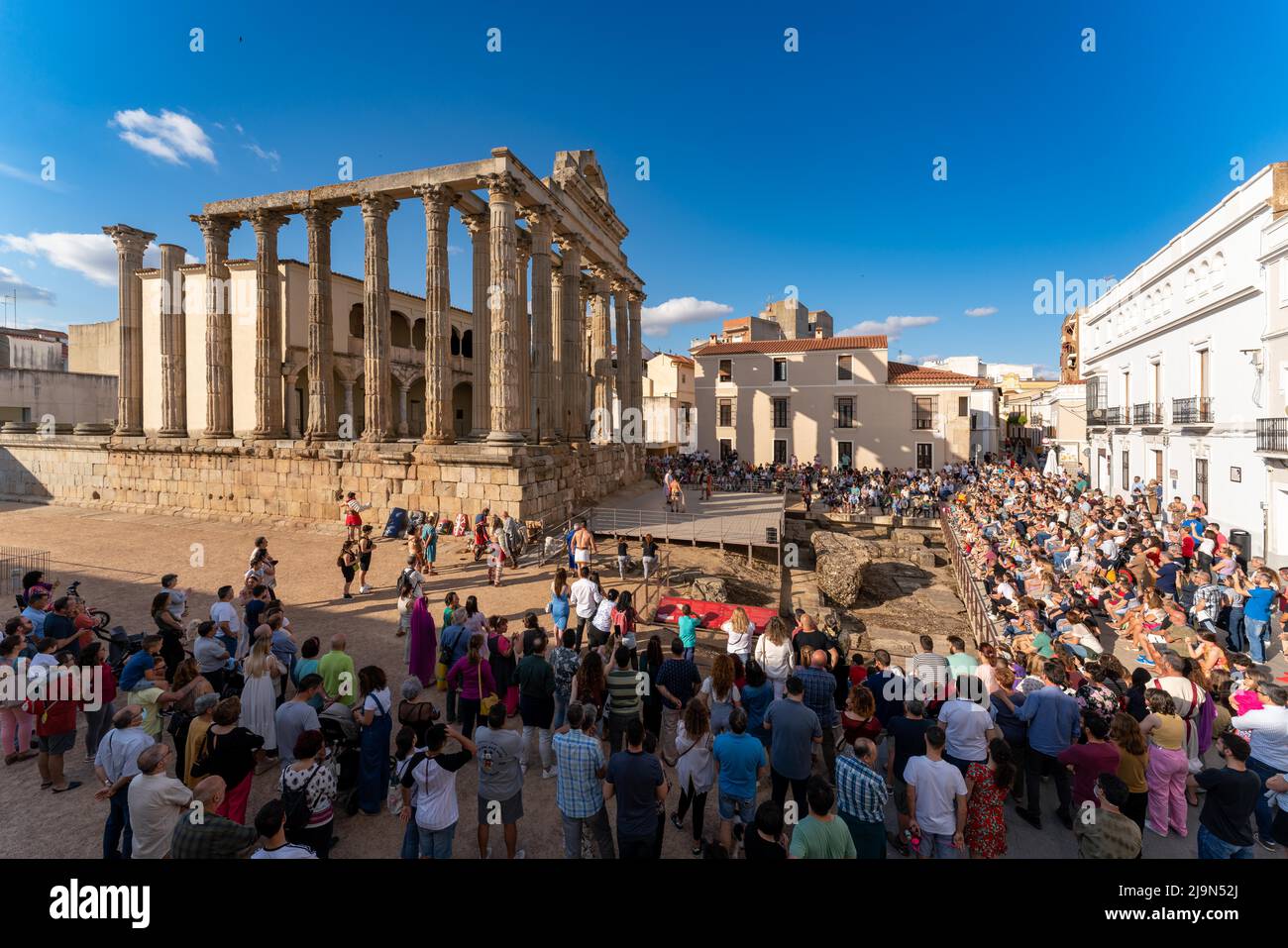 Merida, Extremadura, Spanien - 22. Mai 2022 - Einweihung der EMERITA LUDICA XXXII Ausgabe im Tempel von Diana mit seinem Gladiatorenkampf Stockfoto