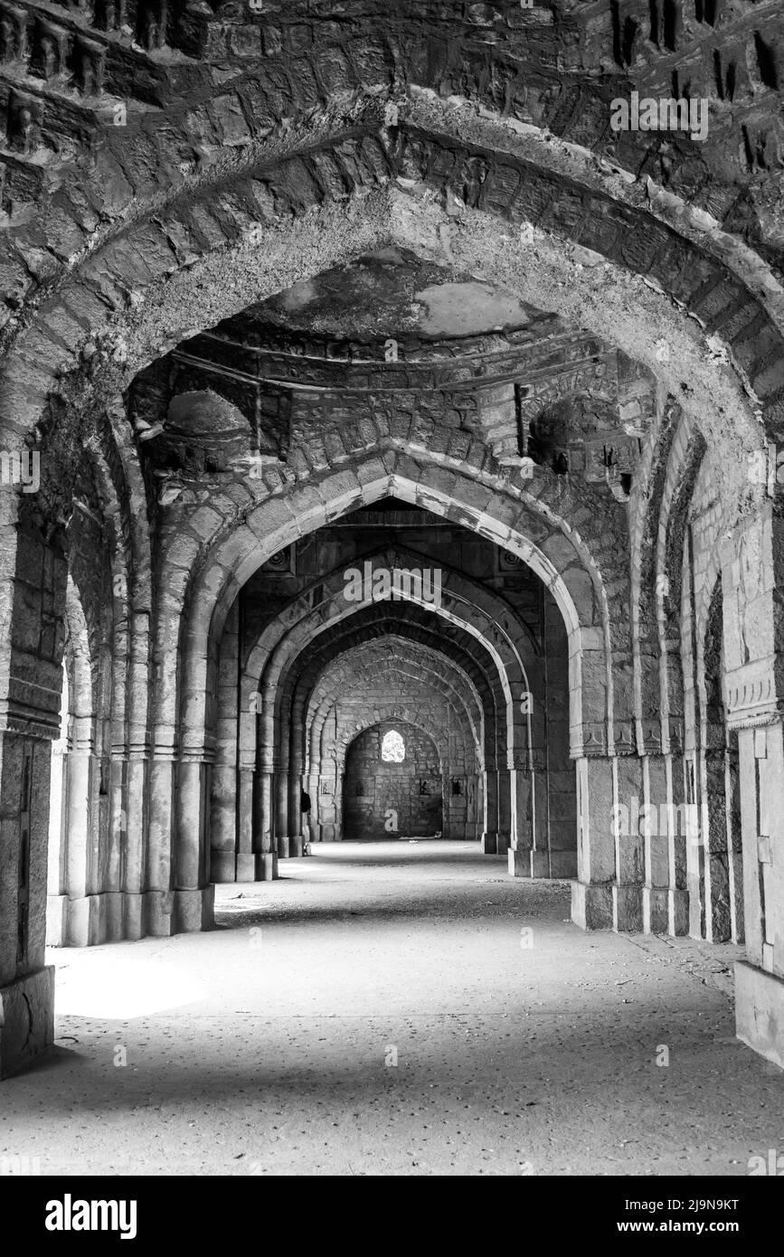 Innenräume des Jamali Kamali-Grabes im Archäologischen Park Mehrauli, Delhi, Indien Stockfoto