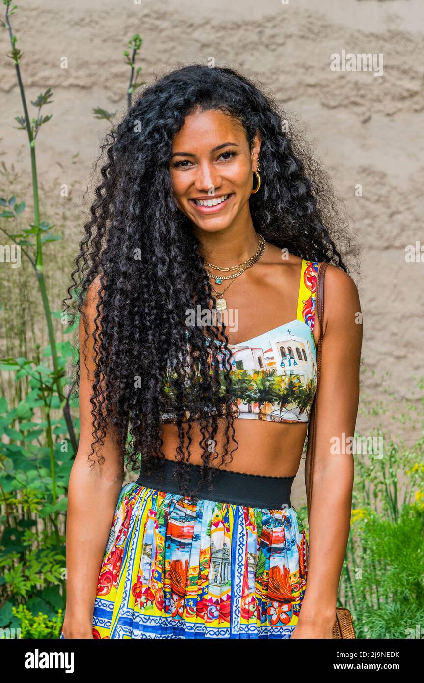 London, Großbritannien. 23.. Mai 2022. Radio 1 Moderatorin und Mind Supporter Vick Hope auf dem Mind Garden - die Chelsea Flower Show 2022. Kredit: Guy Bell/Alamy Live Nachrichten Stockfoto
