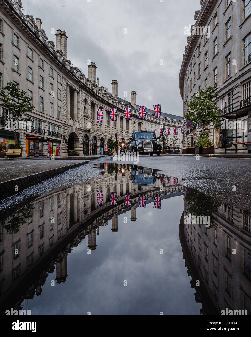 Reflections on Regents Street während des Platin-Jubiläums Ihrer Majestät der Königin im Jahr 2022 Stockfoto