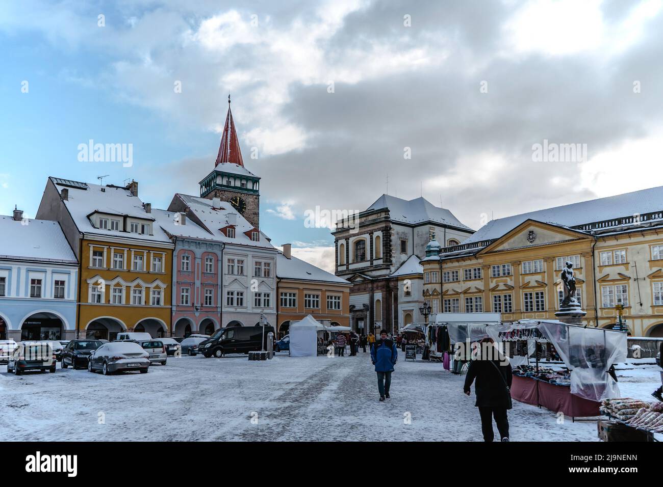 Jicin, Tschechische Republik-Januar 22,2022.Stadtdenkmal Reservierung der tschechischen historischen Stadt in Böhmisches Paradies.Rechteckiger Platz mit Arkade Renaissance Stockfoto