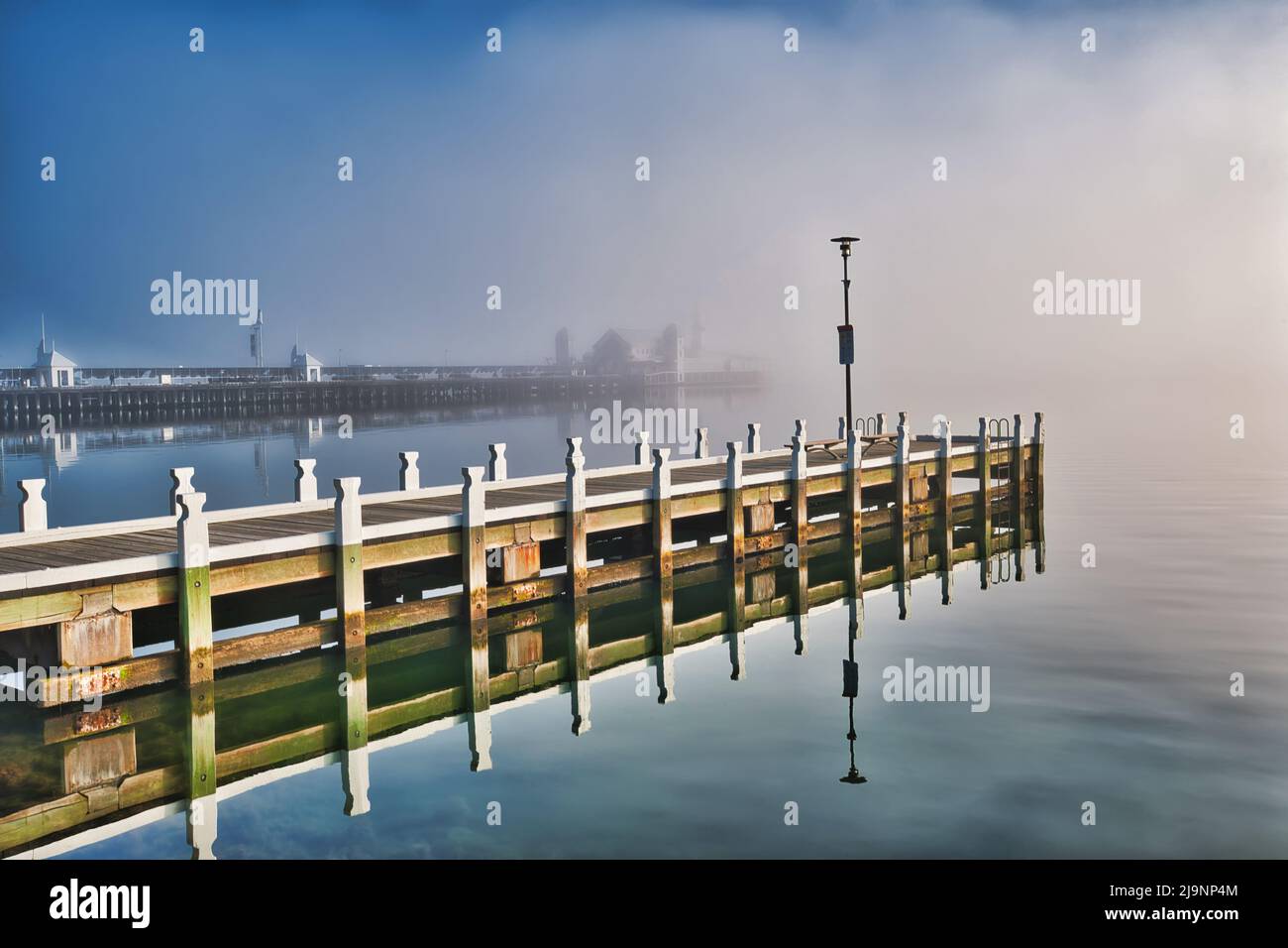Nebel am Cunningham Pier, Geelong, Corio Bay, Victoria, Australien Stockfoto