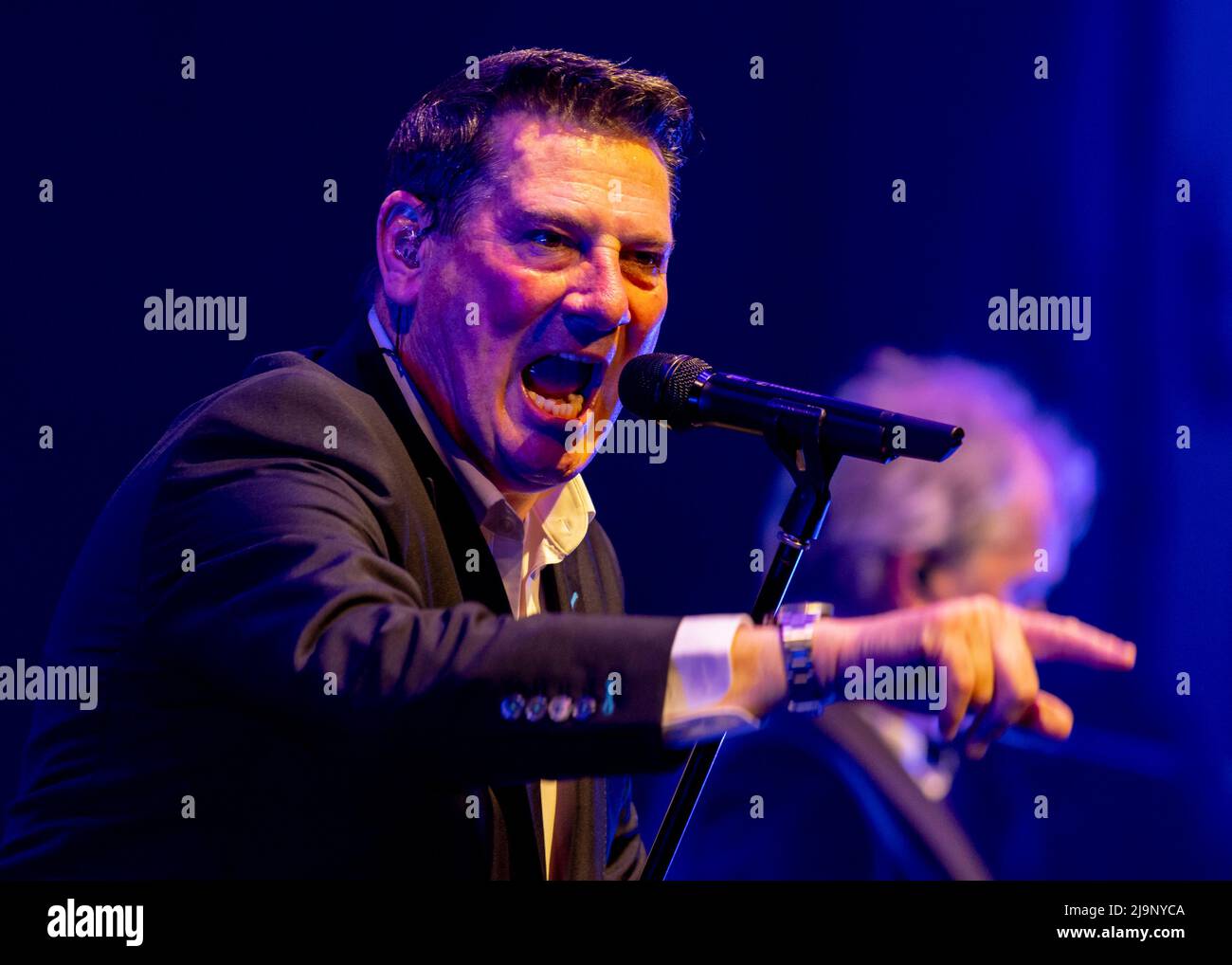 Edinburgh, Großbritannien. 24.. Mai 2022. Tony Hadley spielt live in der Edinburgh Usher Hall am Dienstag, den 24.. Mai 2022 Tony spielt mit seiner Band ‘The Fabulous TH Band', die vier Jahrzehnte seit Tony erstmals Musik mit seiner ehemaligen Band Spandau Ballet veröffentlichte, Credit: Alan Rennie/Alamy Live News Stockfoto