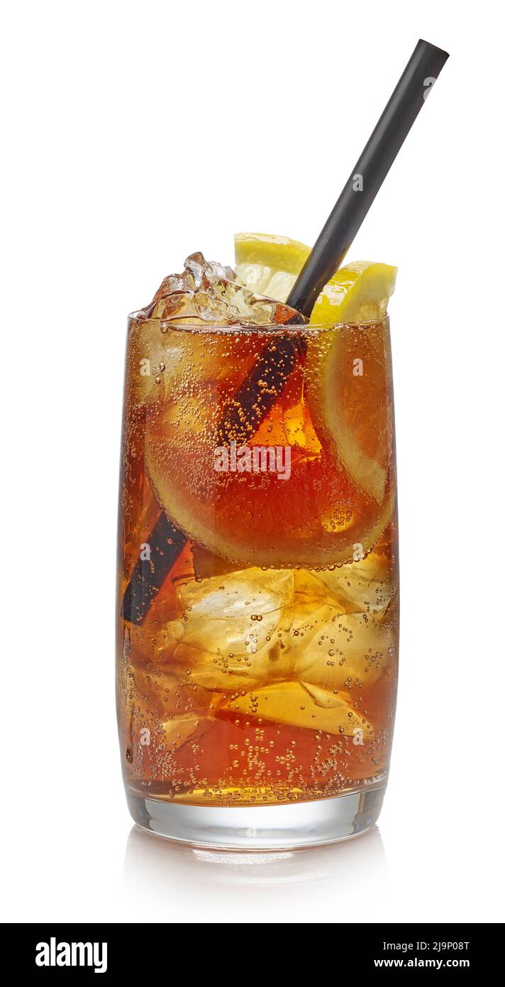 Frischer Sommercocktail mit Rum und Cola isoliert auf weißem Hintergrund Stockfoto