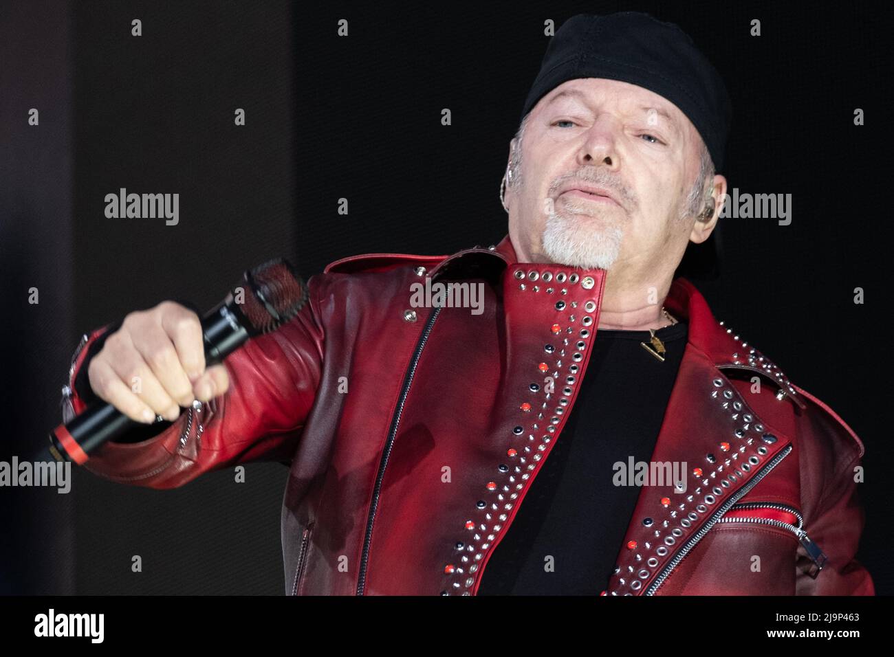 Mailand, Italien. 24.. Mai 2022. Vasco Rossi während Vasco Rossi - Non Stop Live 2022, Italienischer Sänger Musikkonzert in Mailand, Italien, Mai 24 2022 Quelle: Independent Photo Agency/Alamy Live News Stockfoto