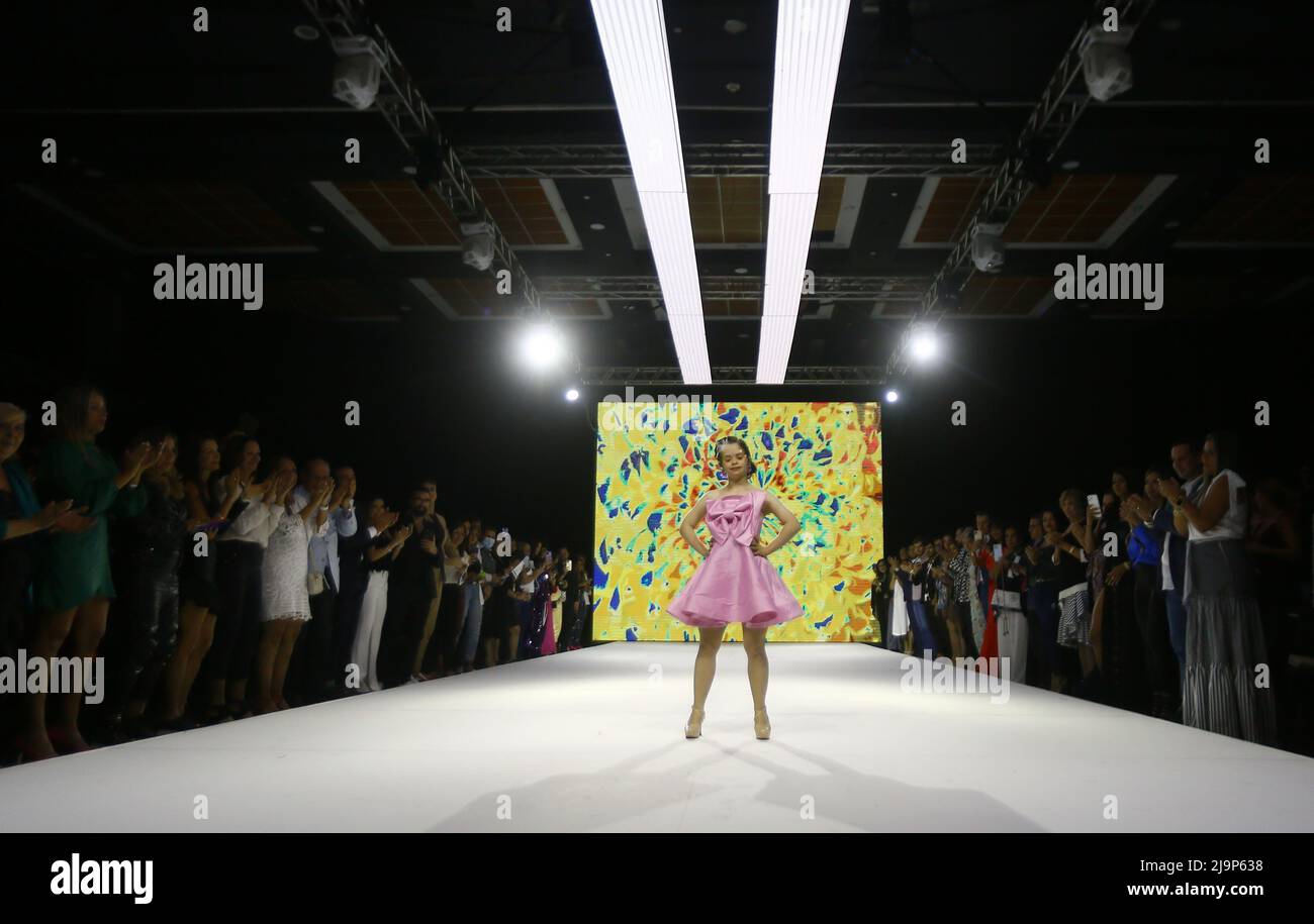 30. April 2022: 2022. Mai. Jessica Jacinto ist das venezolanische Modell mit Down-Syndrom, das im Alter von 22 Jahren die Laufstege im südamerikanischen Land revolutioniert.Foto: Juan Carlos Hernandez (Foto: © Juan Carlos Hernandez/ZUMA Press Wire) Stockfoto