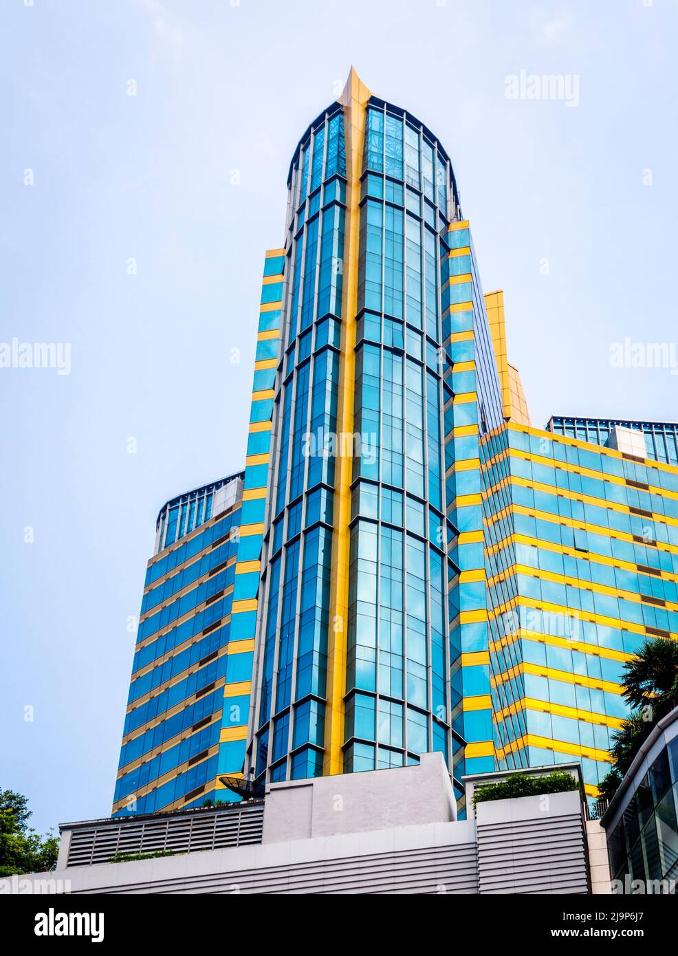 Moderner Hochhaus-Wolkenkratzer aus Glas in Bangkok, Thailand Stockfoto