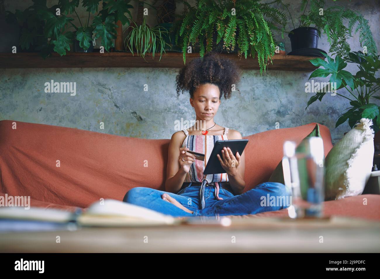 Was wäre ein Lockdown ohne Online-Shopping Stockfoto