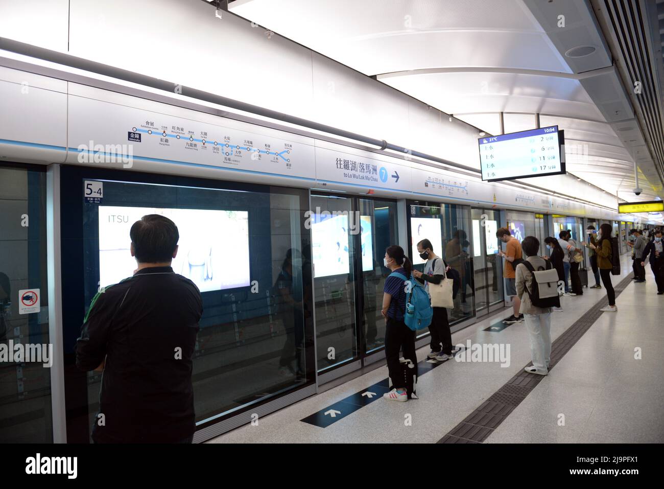Der neue Bahnhof der East-Bahnlinie im MTR-Bahnhof Admiralty in Hongkong. Stockfoto