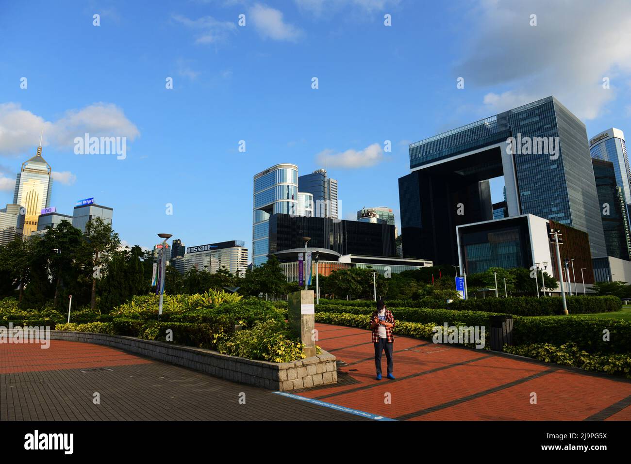 Tamar Park mit modernen Gebäuden in Admiralty in Hong Kong. Stockfoto