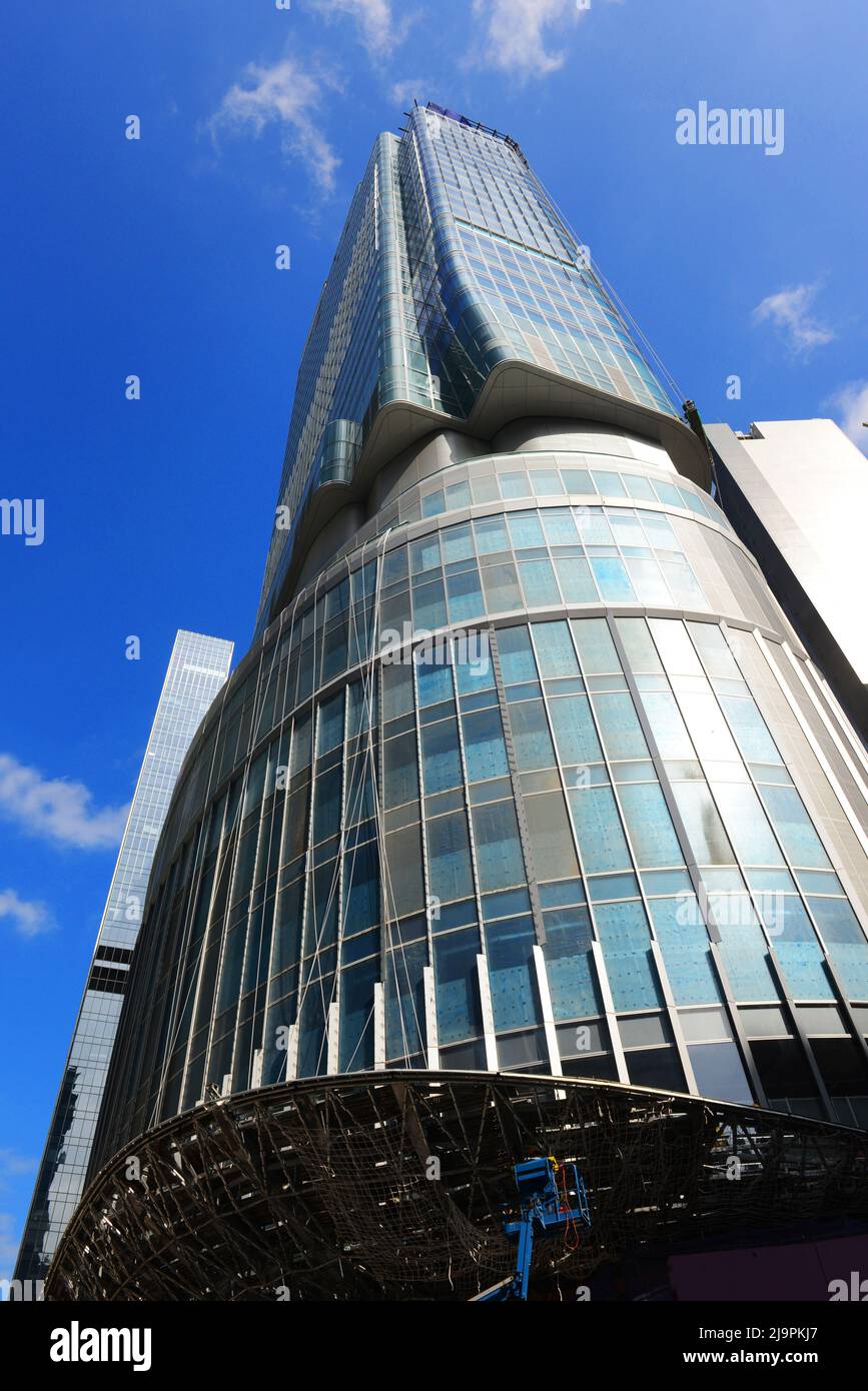 Ein neuer Wolkenkratzer in der How Ming Street in Kwun Tong, Kowloon, Hongkong. Stockfoto