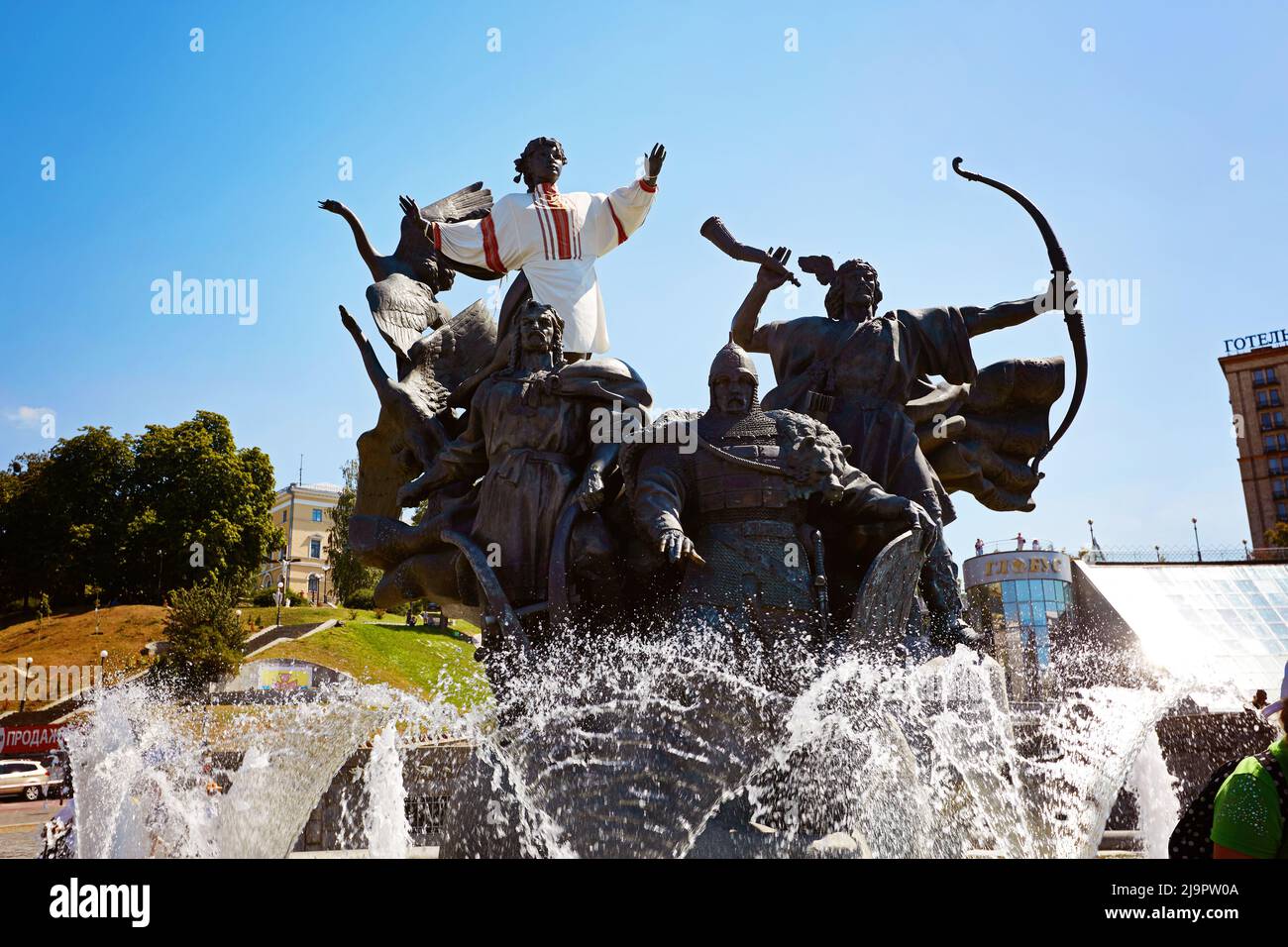 Kiew, Ukraine - 11. Juni 2021.Denkmal für die Gründer von Kiew auf dem Unabhängigkeitsplatz Stockfoto