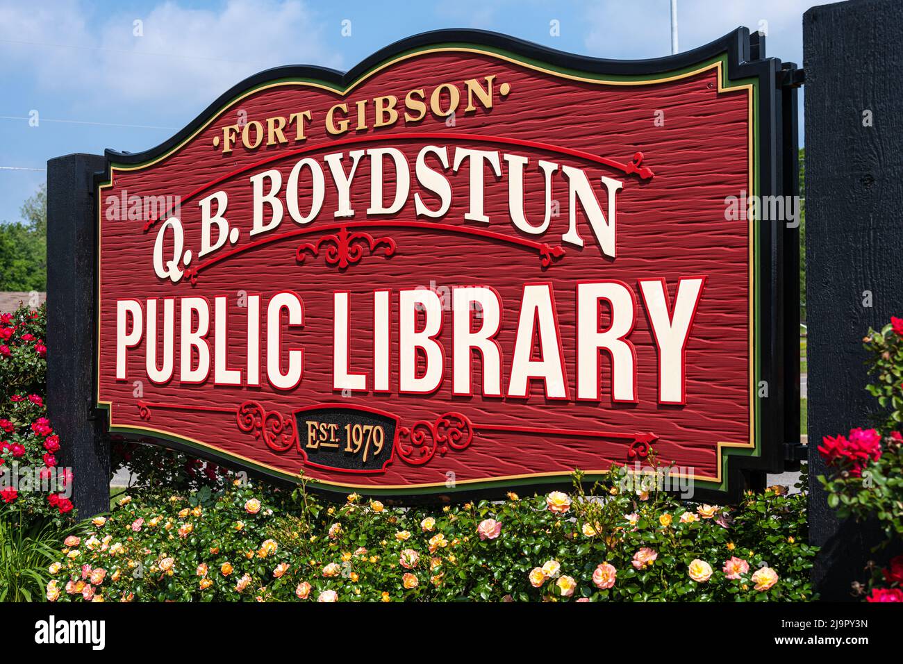 Beschilderung zum Eingang von Fort Gibson, Oklahoma's Q.B. Boydstun Public Library, eine lokale Gemeinschaftsbibliothek innerhalb des Eastern Oklahoma Library System. (USA) Stockfoto