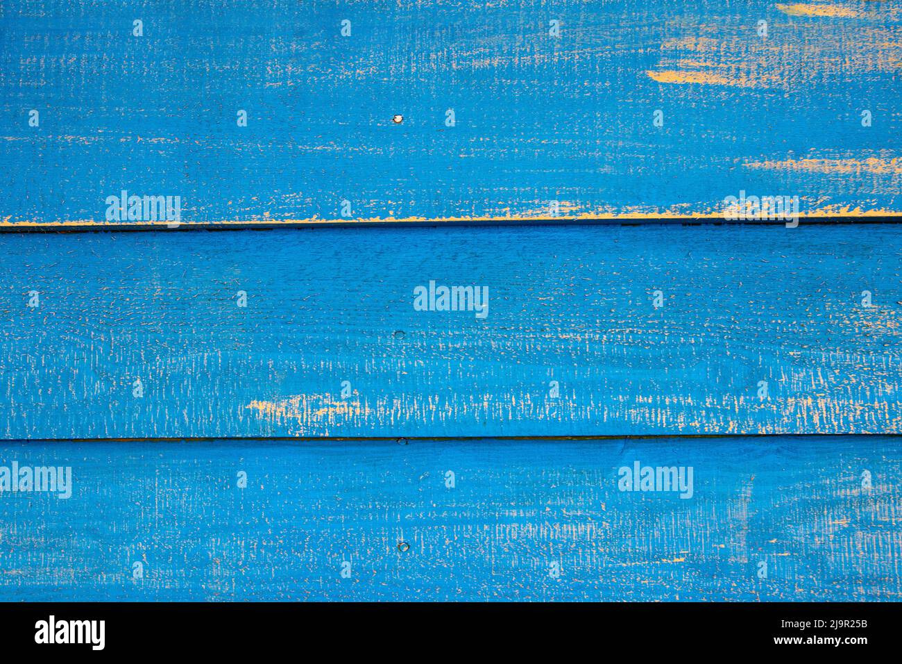 Blau lackierter horizontaler Holzhintergrund. Klassische blaue Holzbretter-Wand mit Platz für Design. Stockfoto