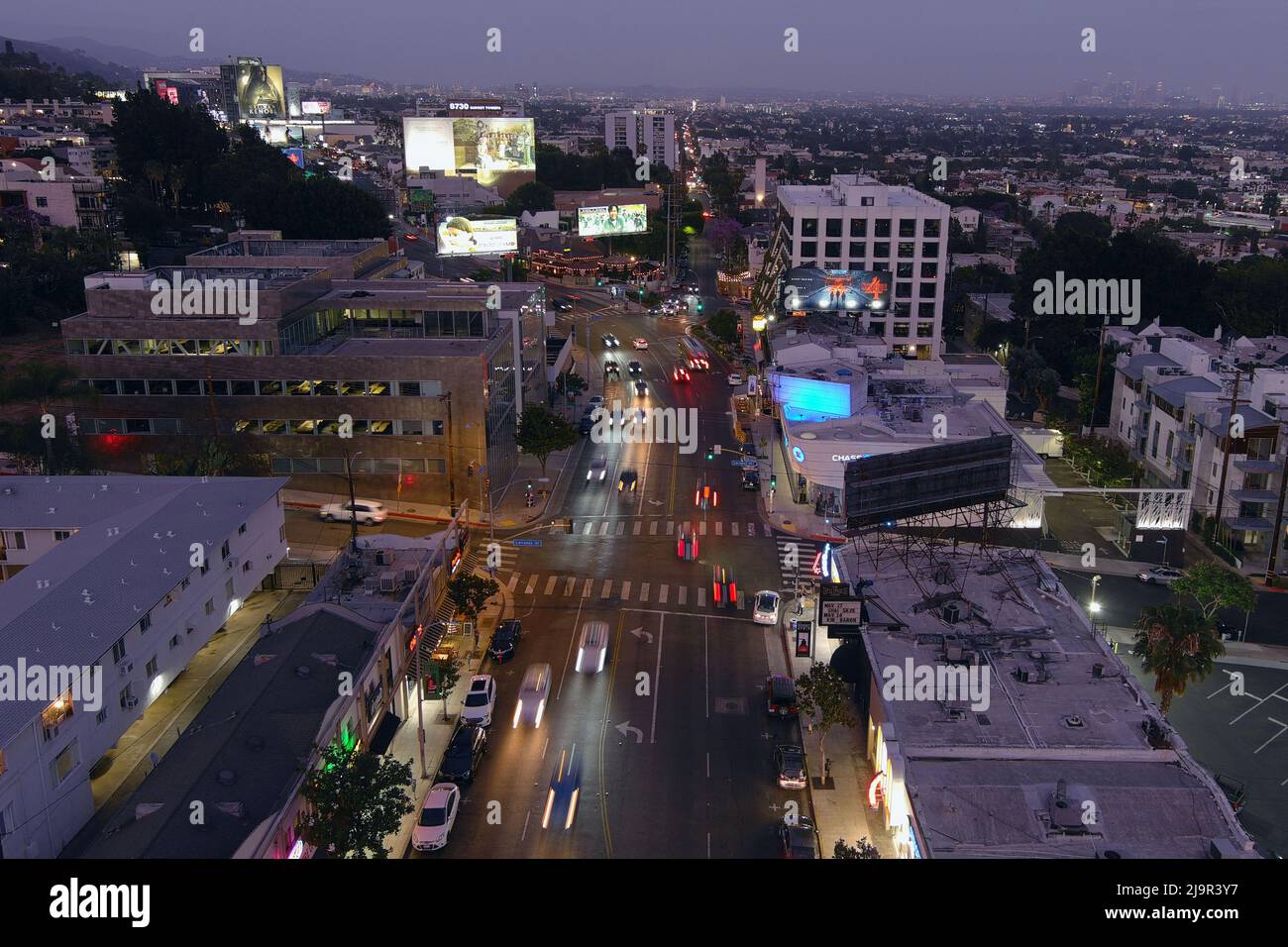 Ein Blick aus der Vogelperspektive Sunset Blvd. Und der Sunset Strip, Sonntag, 22. Mai 2022, in West Hollywood, Kalif. Stockfoto