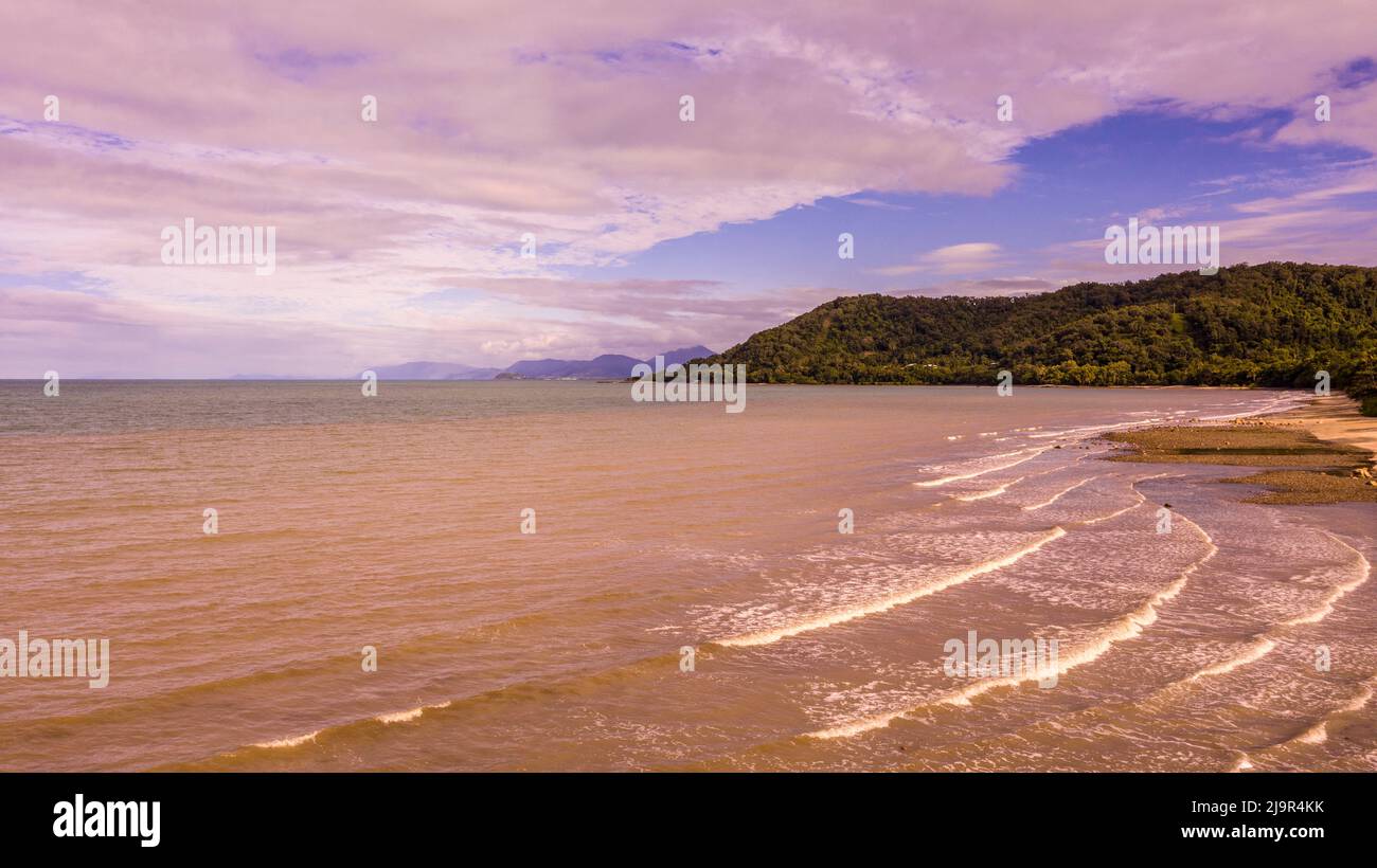 Wonga Beach, mit Blick auf die Great Dividing Range nach Port Douglas, Far North Queensland Australia Stockfoto