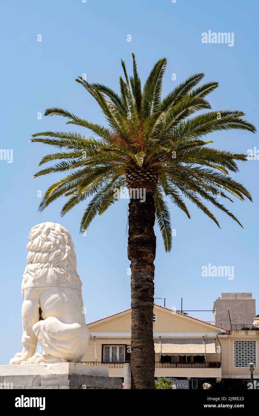 Griechenland, Insel Samos, Inselhauptort Samos (auch Vathy), Pythagoras Central Square, Löwen-Denkmal Stockfoto