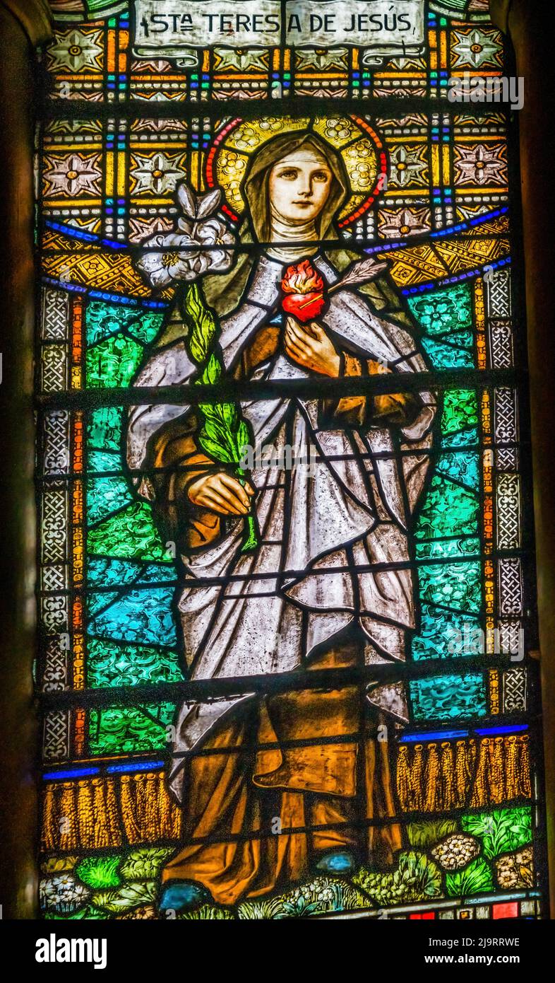 Heilige Teresa von Avila, Jesus Glasmalerei, Sanctuary Maria Auxiliadora, Punta Arenas, Chile. Die spanische Nonne aus Avila wurde zu einer der wichtigsten Stockfoto