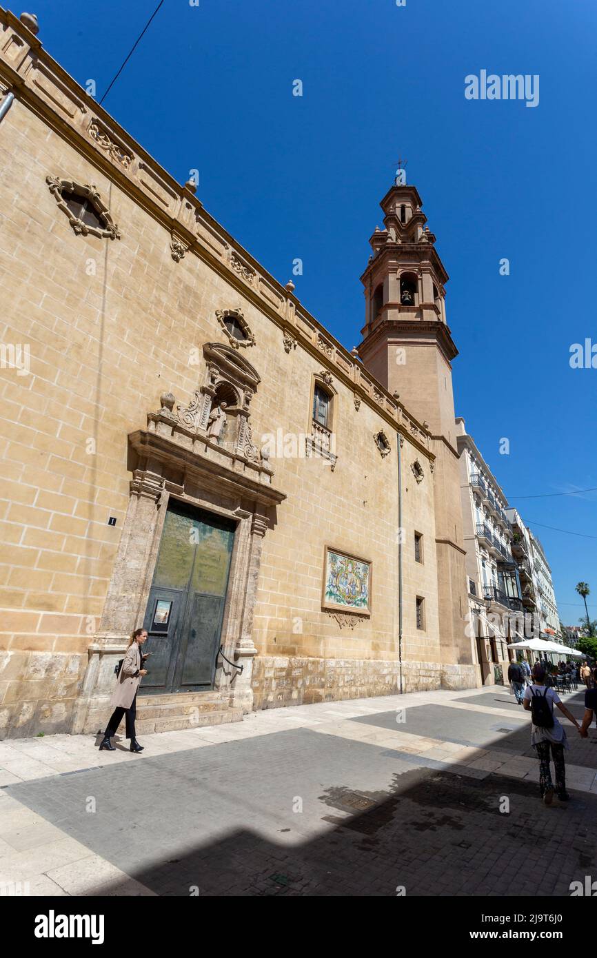 Valencia, Spanien - 05 06 2022: Iglesia de San Lorenzo in Valencia, Spanien an einem sonnigen Frühlingstag. Stockfoto