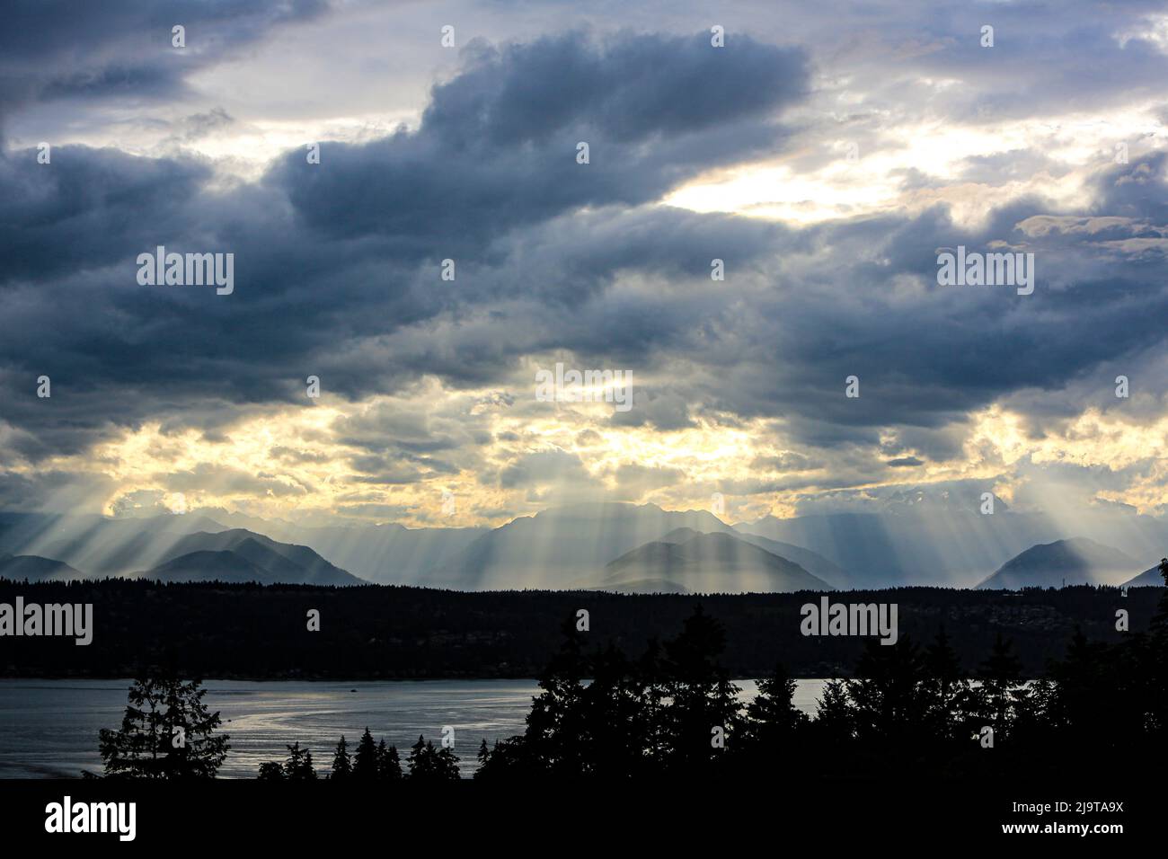 Bremerton, Staat Washington, USA. Olympic Mountains Stockfoto