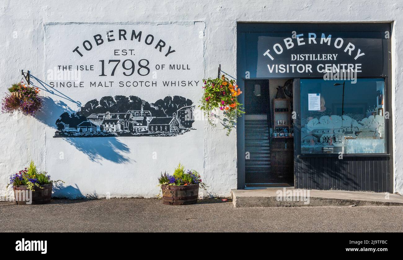 Das Besucherzentrum in der Tobermory Distillery, Isle of Mull, Schottland Stockfoto