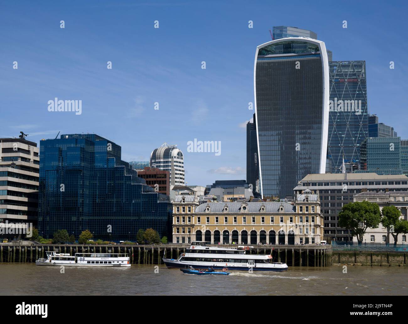 Berühmte Gebäude an der Themse in der City of London Stockfoto