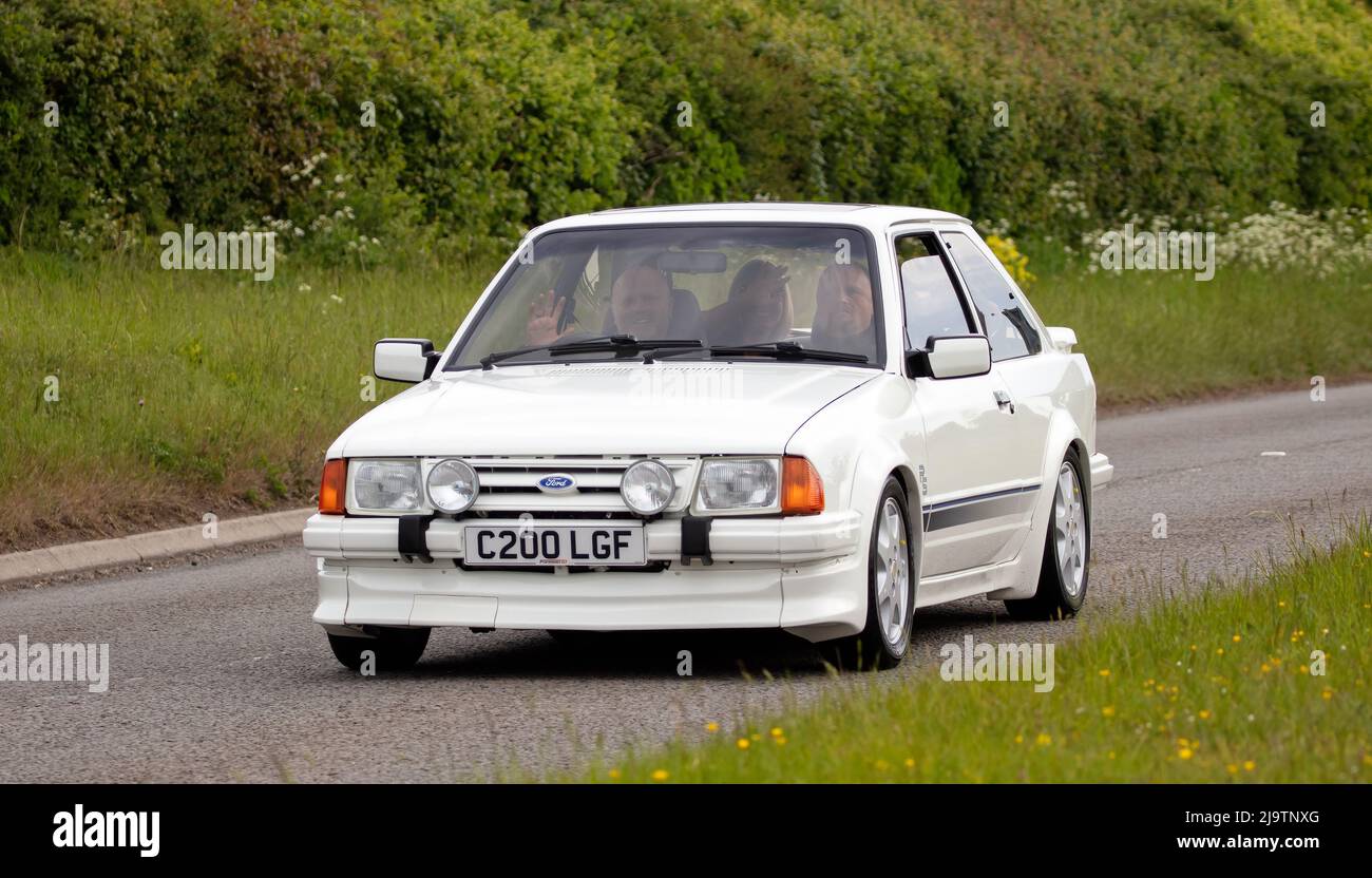 1986 weißer Ford Escort Oldtimer Stockfoto