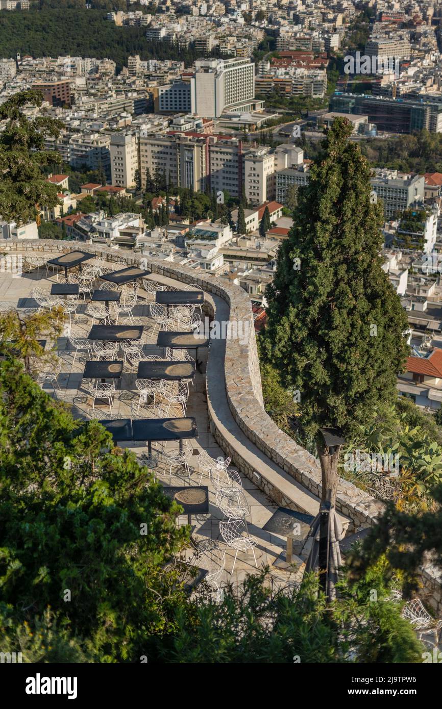 Orizontes Restaurant Terrasse auf Lycabettus Hügel mit Blick auf Athen Stockfoto