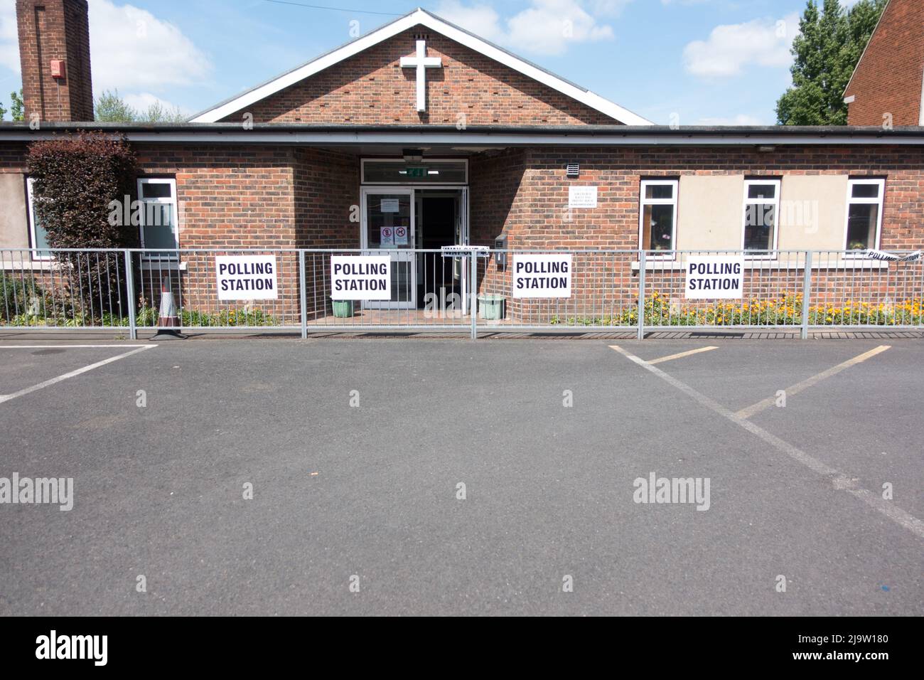 Wahllokal in East Addiscombe, Croydon, London, für die lokalen Bürgermeisterwahlen und Ratswahlen Stockfoto