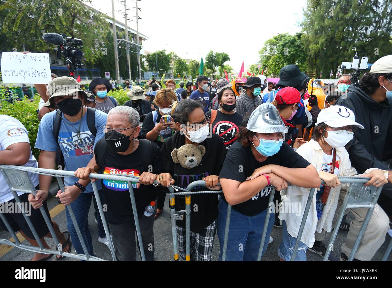 Das People's Alliance versammelte sich vor dem Gebäude der Vereinten Nationen und marschierte zum Regierungshaus, um gegen den Entwurf des Non-Profit Organization Act zu protestieren. (Foto von Kan Sangtong/Pacific Press) Stockfoto