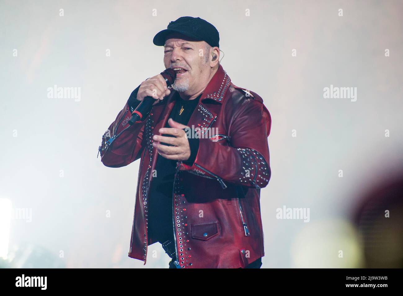 24. Mai 2022, Mailand, Mailand, Italien: Vasco Rossi tritt beim Ippodromo La Maura in Mailand auf. (Bild: © Pamela Rovaris/Pacific Press via ZUMA Press Wire) Stockfoto