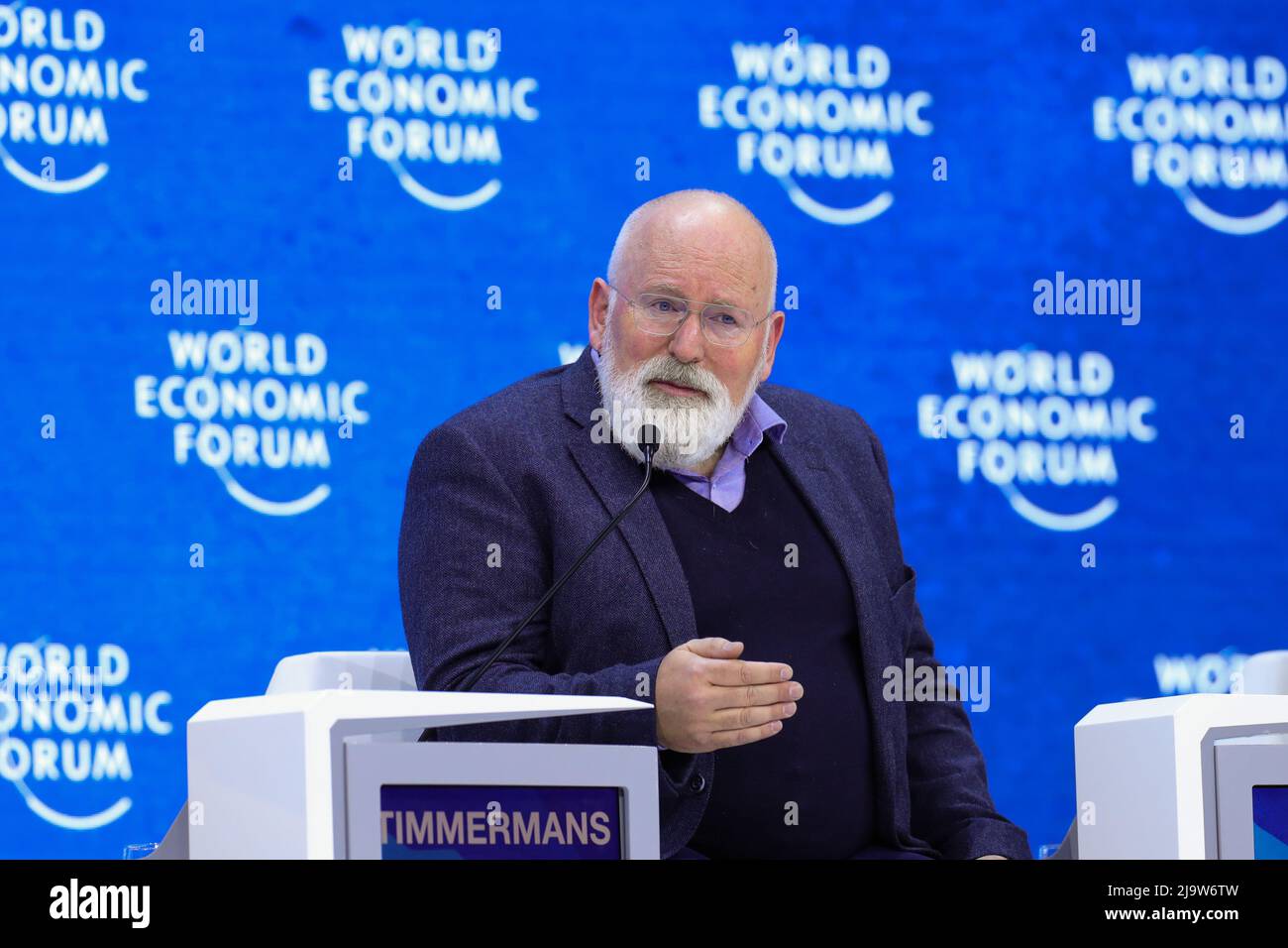 Davos, Schweiz. 24.. Mai 2022. Frans Timmermans, Executive Vice President der Europäischen Kommission und verantwortlich für den Green Deal, nimmt an einer Sitzung des World Economic Forum (WEF) Annual Meeting 2022 in Davos, Schweiz, am 24. Mai 2022 Teil. Quelle: Zheng Huansong/Xinhua/Alamy Live News Stockfoto