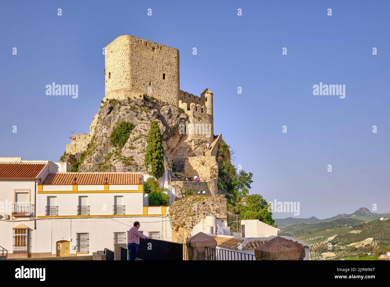 Die mittelalterliche Burg aus dem 12.. Jahrhundert von Olvera, Andalusien. Spanien Stockfoto