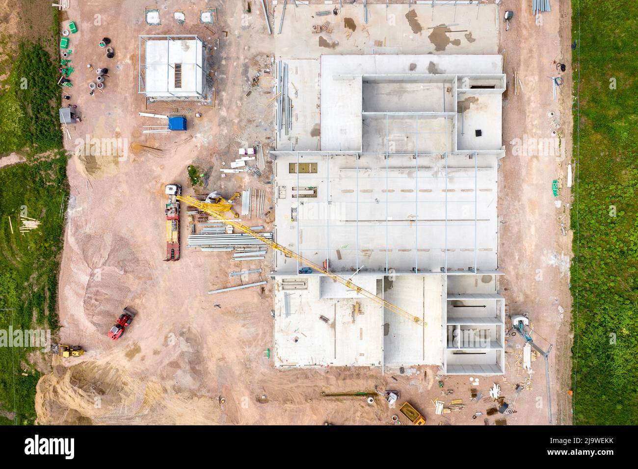 Große Baustelle, Krane und Ausrüstung - Luftaufnahme Stockfoto