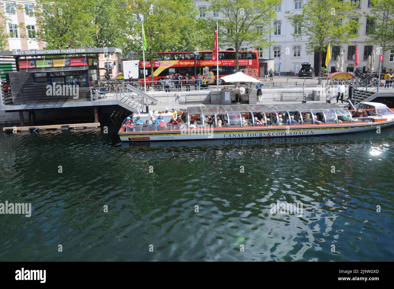 Kopenhagen/Dänemark/23 Mai 2022/Reisender 3enjoy Bootsfahrt eine Seufzer sehende Bustour in der dänischen Hauptstadt Kopenhagen Dänemark. (Foto..Francis Dean/Deanpices. Stockfoto