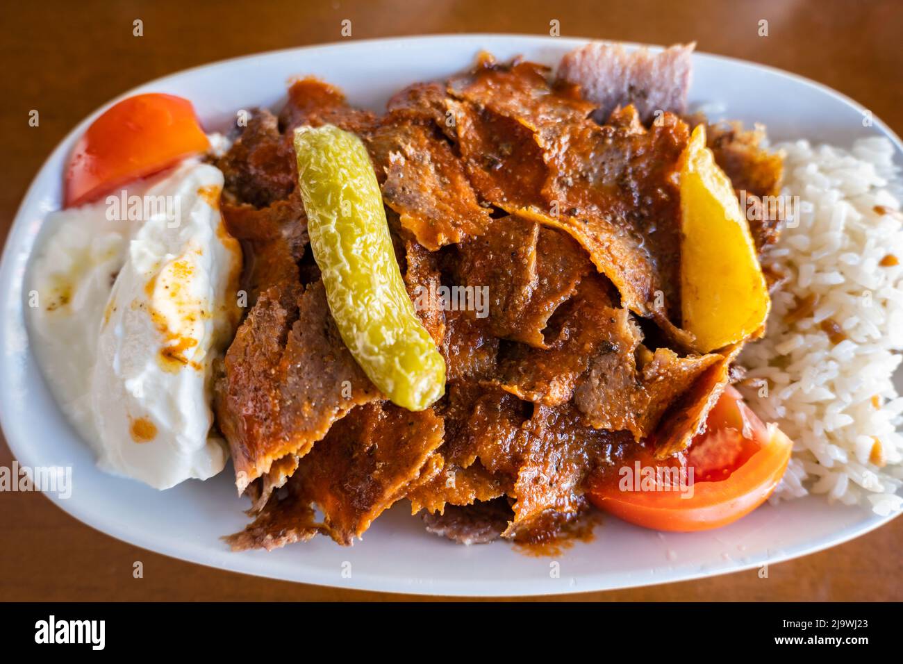 Iskender Kebab oder Iskender Döner, ein berühmtes türkisches Kebab ...